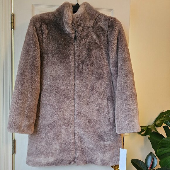 Fur coat - Picture 1 of 10